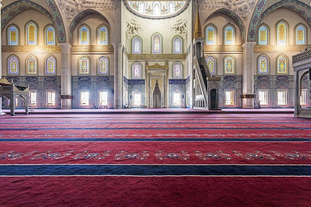 Visit us and Know the importance of Mosque Carpet in the UAE