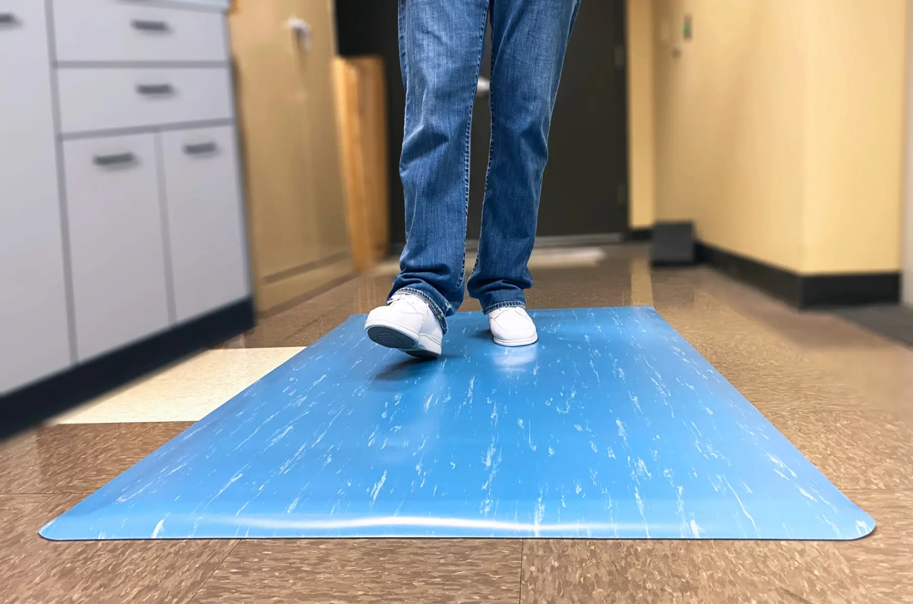 Anti-Fatigue with Ergonomic Support Sanitizing Mats - Image 3